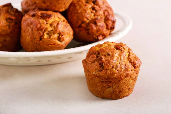 Muffins de aveia e passas — Fotografia de Stock