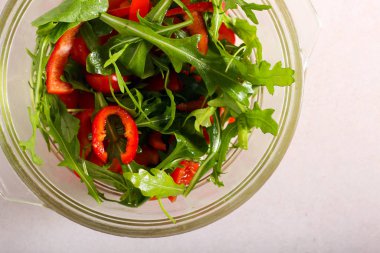 Taze sebze salatası.