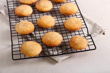 Zencefilli, baharatlı, şekerli kurabiyeler. 