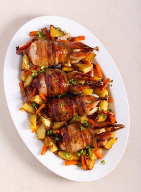 Pastırmaya sarılmış bıldırcın. 