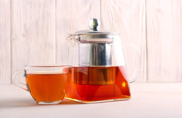 Μαύρο Τσάι Στο Γυάλινο Δοχείο Τσαγιού — Φωτογραφία Αρχείου