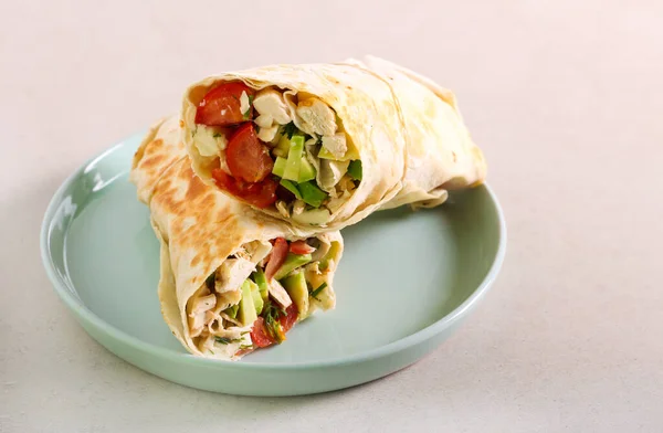 Chicken Avocado Tomato Roll Plate — Stock Photo, Image