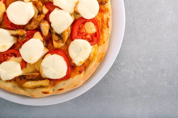 Homemade fresh mozzarella and chicken pizza