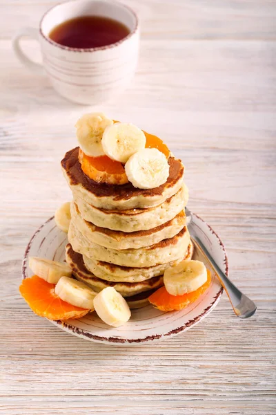 Bananenpannenkoeken Geserveerd Met Mandarijn Banaan Bord — Stockfoto