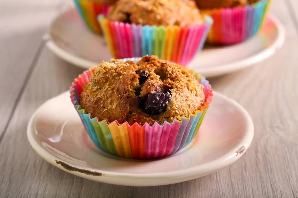 Muffinki Pełnym Posiłkiem Jagodami Stole — Zdjęcie stockowe