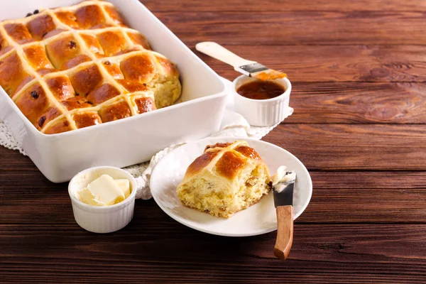 Freshly Baked Hot Cross Buns Served Wooden Table — Stock Photo, Image