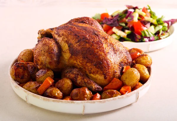 Pollo Asado Con Patatas Zanahoria Plato —  Fotos de Stock