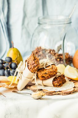 ev yapımı granola barlar ile kabak, Kuru üzüm ve armut