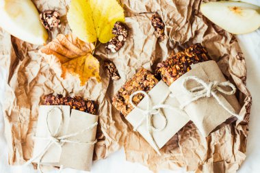 granola barlar ile kabak, Kuru üzüm ve armut, sağlıklı snack
