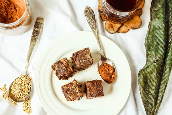 Brownie cru aux figues et sarrasin vert, régime végétalien — Photo