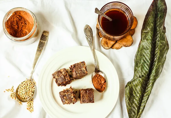 Brownie cru aux figues et sarrasin vert, régime végétalien — Photo