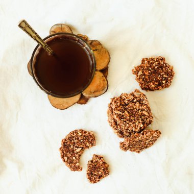 tohumlar, incir, yulaf ezmesi, sağlıklı vegan tatlılar ile ham tanımlama