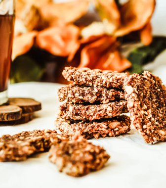 çiğ kabak Çerezler, kakao, incir, yulaf ezmesi, sağlıklı vegan tatlı