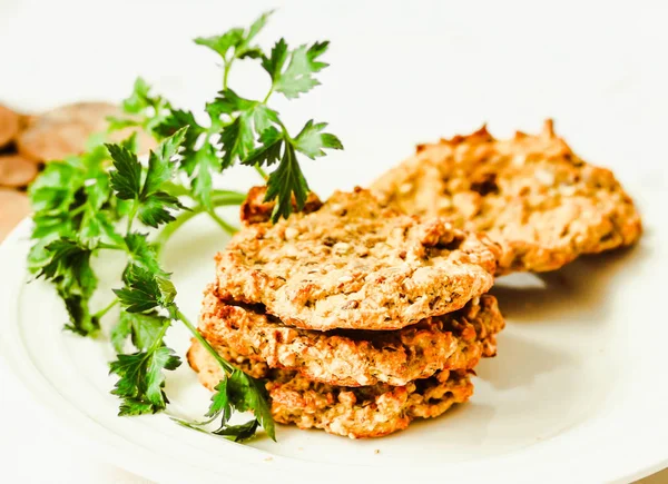 Hamburgers carottes aux lentilles et sarrasin, vegan, close-up — Photo