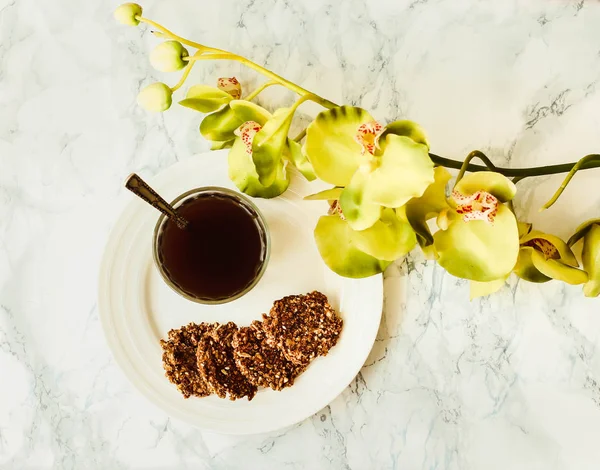 Raw cookies with seeds, figs, oatmeal, healthy vegan desserts — Stock Photo, Image