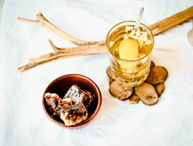 Ham tatlı, vegan karamel ve fındık ile sağlıklı şeker