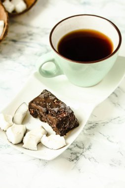 ev yapımı Hindistan cevizi-ödül, çiğ vegan sağlıklı tatlı şekerleme