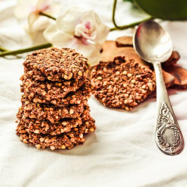 Buğday ile glutensiz Çikolata Bisküvi fındık
