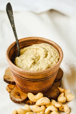 Kaju fıstığı sosu için salata, çiğ vegan peynir nutritio ile fındık
