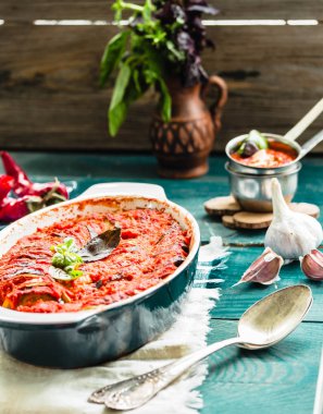 Ratatouille - pişmiş geleneksel Fransız Provence sebze tabağı