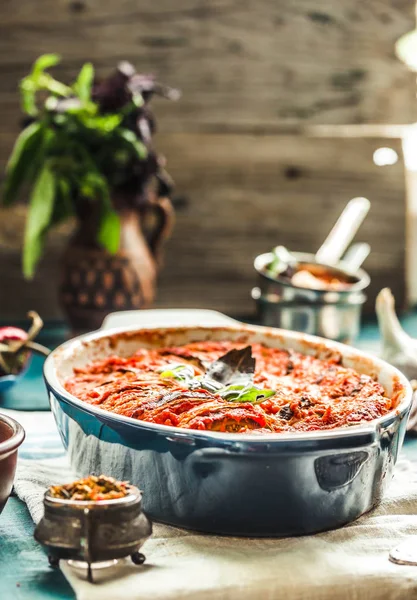 Patlıcan, kabak, domates ve o vejetaryen ratatouille yapılan