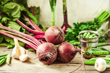 Sebze ahşap üzerine. Biyo sağlıklı gıda, otlar ve baharatlar. Organik 