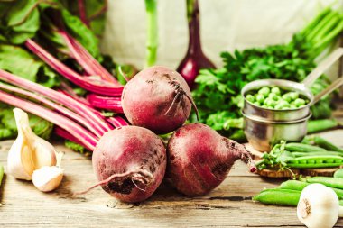 Sebze ahşap üzerine. Biyo sağlıklı gıda, otlar ve baharatlar. Organik 