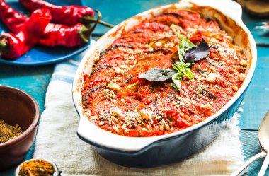 Ratatouille.Classic Fransızca yaz sebze güveç. Ahşap blu