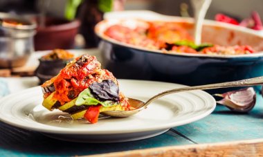 Ratatouille - Fransız mutfağı bir klasik vejetaryen yemek. Bak