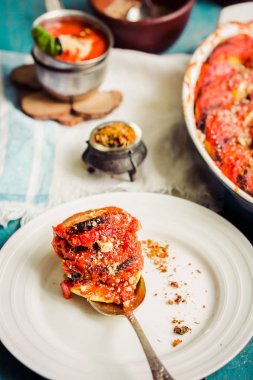 Patlıcan, kabak, domates ve o vejetaryen ratatouille yapılan