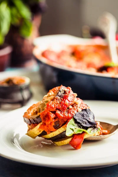 Patlıcan, kabak, domates ve o vejetaryen ratatouille yapılan