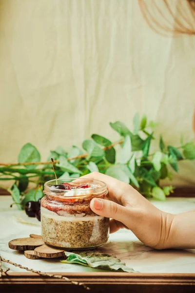 Superfoods concept: overnight chia pudding with fresh berries an — Stock Photo, Image