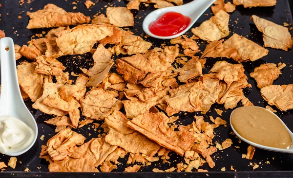 Mellanmål för en part, friska marker med en tortilla, nachos med sa — Stockfoto