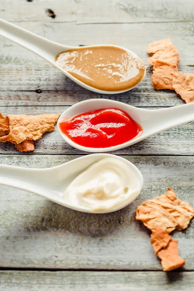 Samling av ekologisk klassisk sås - ketchup, majonnäs och m — Stockfoto