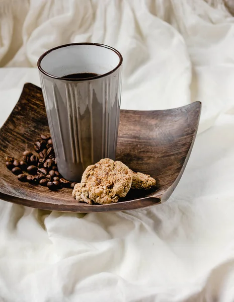 Frühstück. eine Tasse Kaffee mit Keksen mit Erdnussbutter, coff — Stockfoto