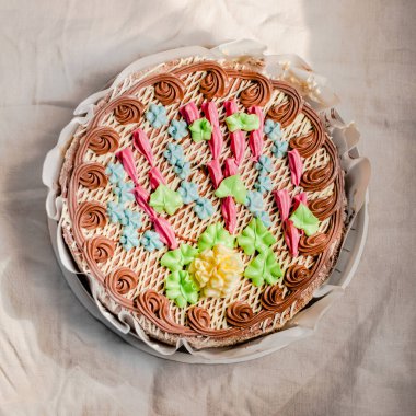 Fındık ezmeli ve kremalı pasta. Fındık c