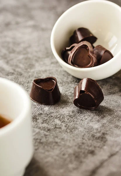 Hausgemachte dunkle Schokolade Bonbons für Valentinstag Geschenk oder andere — Stockfoto