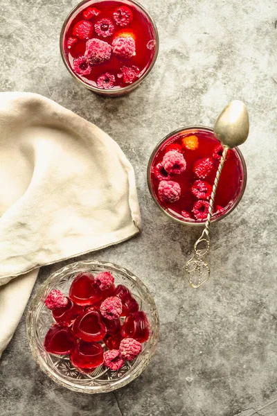 Berries in jelly pudding with fresh raspberries in glasses. Vale — Stok fotoğraf