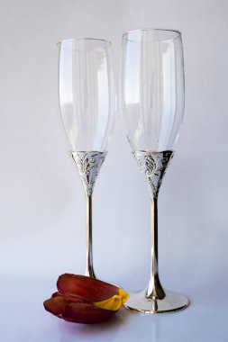 Lale yapraklı şampanya bardakları.