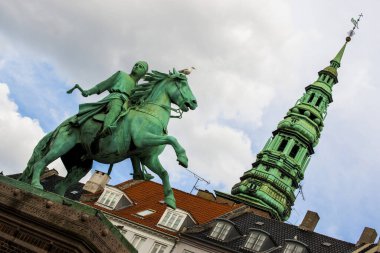 Kopenhag 'daki Piskopos Absalon hakkında bronzdan yapılmış bir heykel.