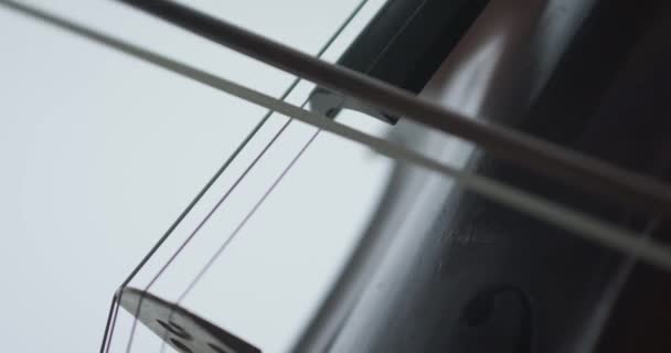 シンフォニーホールでのチェロ弦の劇的な弓は — ストック動画