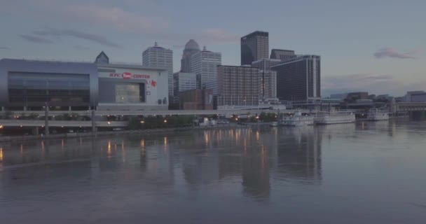 Puesta Sol Sobre Louisville Kentucky Sobre Río — Vídeos de Stock