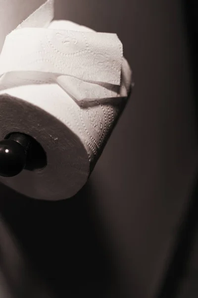 Dramatisk närbild av toalettpapper — Stockfoto