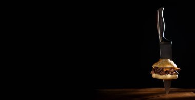 Gurme Mutfak bıçağıyla domuz burger çekti