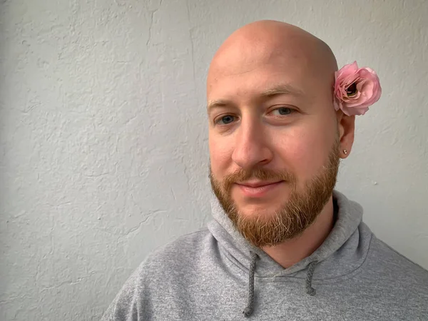 Jovem Europeu Branco Bonito Homem Careca Sem Pêlos Cara Masculino — Fotografia de Stock