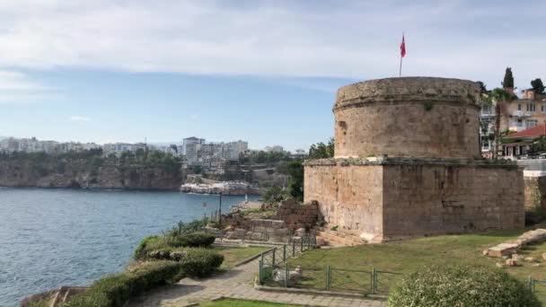 Kaleici アンタルヤ トルコの古代のハイドリク塔城のビデオ アンタルヤ旧市街と地中海の風景 — ストック動画