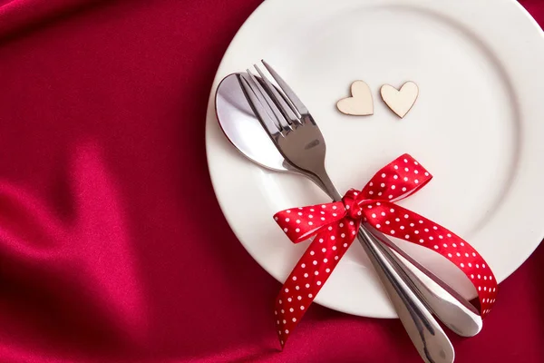 Red heart shape with White empty plate with fork and spoon — Stock Photo, Image