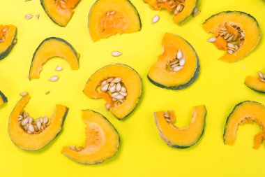 canlı renk arka plan üzerinde taze Asya kabak desen dilimlenmiş
