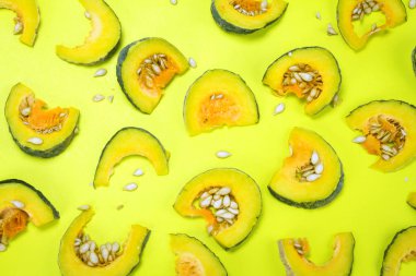 canlı renk arka plan üzerinde taze Asya kabak desen dilimlenmiş