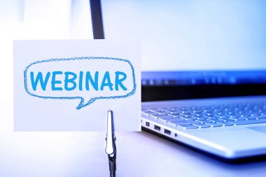 Webinar kelime beyaz kağıt Not gümüş kartvizit yazma